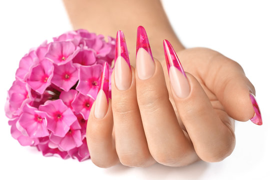 Fingernails with flowers