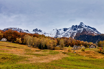 Fototapeta na wymiar Mountain autumn landscape
