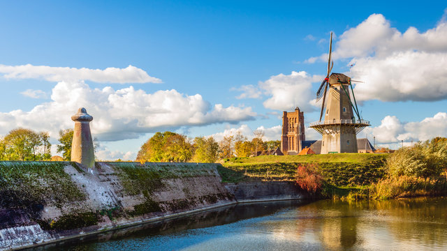 Panoramic overview of the Dutch fortified city of Woudrichem in the province of Noord-Brabant on a sunny day in autumn
