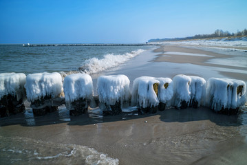 Ostsee Buhnen im Winter