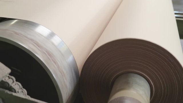 20722_A_thin_sheet_of_paper_on_the_roll_in_Rapina_Estonia.mov