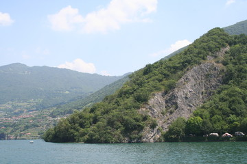 Isola sul lago