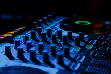 DJ