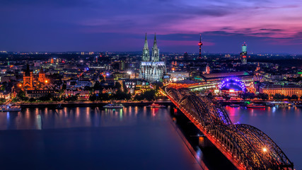 Fototapeta na wymiar Cologne by night