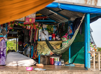 Fototapeta premium Kambodscha - Angkor - Siem Reap - schwimmende Dörfer auf dem Tonle Sap