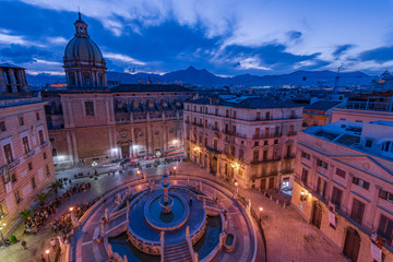 Piazza Pretoria e fontana viste dall'alto al calar della sera, città di Palermo IT	 - obrazy, fototapety, plakaty