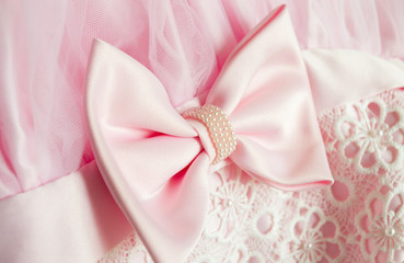 particolare di un abito per cerimonia