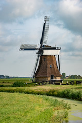 Fototapeta na wymiar Holländische Windmühle