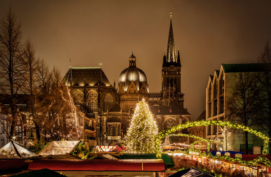 Aachener Dom zur Weihnachtszeit
