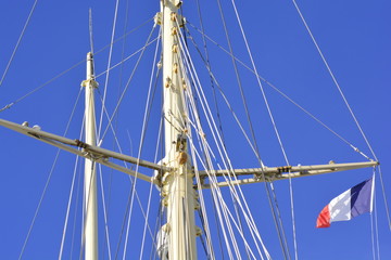 Segelschiff im Yachthafen C&ocirc;te d&rsquo;Azur