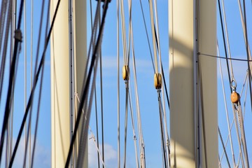 Segelschiff im Yachthafen C&ocirc;te d&rsquo;Azur