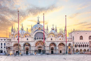 Foto op Canvas Basiliek San Marco en Dogenpaleis in de zonsopgang, Venetië © AlexAnton