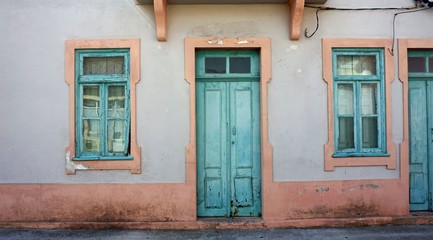 Obraz na płótnie Canvas colorful houses of costa nova in portugal