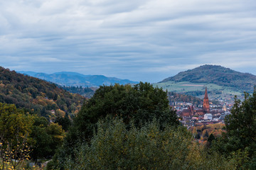 Fototapeta na wymiar Freiburg Munster infront of hill