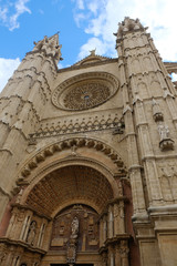 Fototapeta na wymiar Côté de la Cathédrale de Palma