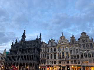 Fototapeta na wymiar Edifici della Grande Place al tramonto, Bruxelles, Belgio