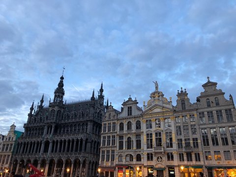 Edifici della Grande Place al tramonto, Bruxelles, Belgio