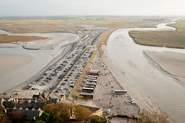 Parking plein de la baie du mont saint Michel