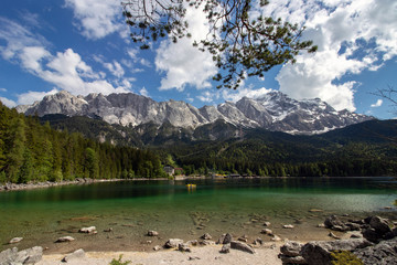 Fototapeta na wymiar Eibsee, Zughspitze, Alpen, See, Ausflug, Wasser, Alpsee