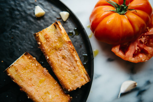 Tomato and toast