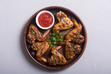 Grilled chicken wings with tomato sauce