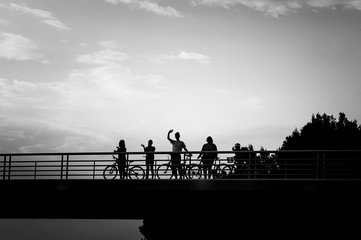 Silhouettes de cyclistes