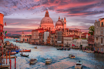Cityscape view on Santa Maria della Salute basilica in sunset in Venice, Italy - obrazy, fototapety, plakaty