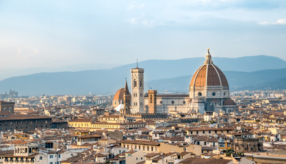 Fototapeta na wymiar Vista da cidade de Florença na Itália. Arquitetura milenar italiana. Obras de arte. 