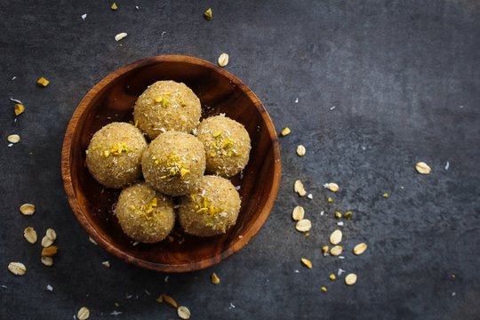 Oats Laddu Or  Ladoo / Diwali Sweets - Energy Balls