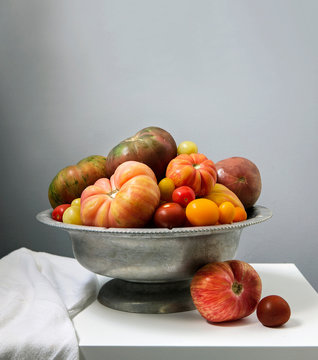 Heirloom tomatoes in bowl