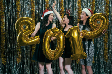ladies dancing with gold 2019 new year balloon