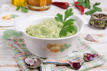 Mashed potatoes with green pesto