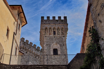 Fototapeta na wymiar Old castle in Tuscany (San Casciano dei Bagni)