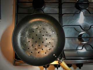 A pan used to cook chestnuts