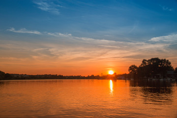 Krak&oacute;w - zach&oacute;d nad Zalewem Bagry