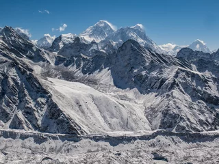 Papier Peint photo autocollant Cho Oyu Snowy view of the himalayas and Mount Everest from Gokyo Ri on a clear day