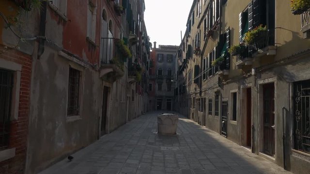 Camera movement betwen old walls in Venice