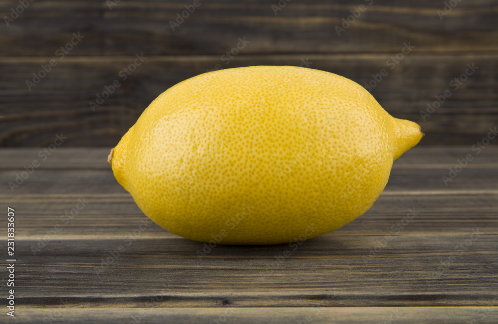 Poster yellow juicy lemons on wooden background