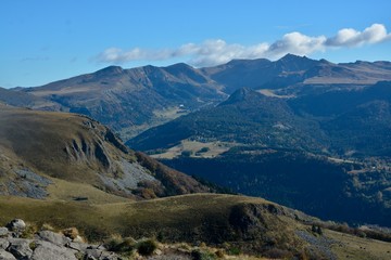 le puy de sancy dominant l auvergne