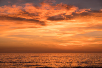 Naklejka na ściany i meble sunset over the sea Santa Monica