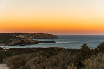 Idyllischer Sonnenuntergang am Meer