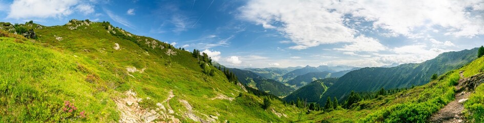 Obraz premium Panorama Landschaft in den Bergen der Alpen