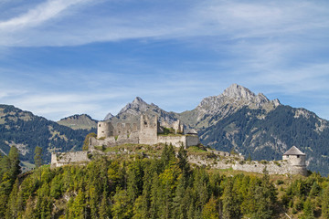 Fototapeta na wymiar Ruine Ehrenfels in Tirol