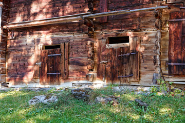 Fototapeta na wymiar Historic rural barn house at Muerren (Mürren), Jungfrau Region, Switzerland