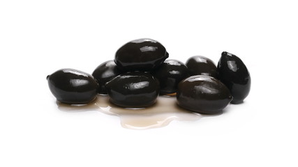 Fototapeta na wymiar Black olives isolated on white background