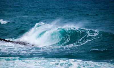 ocean waves breaking