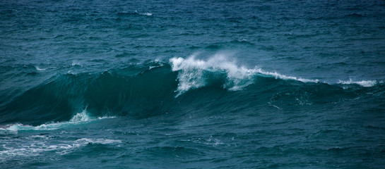 ocean waves breaking