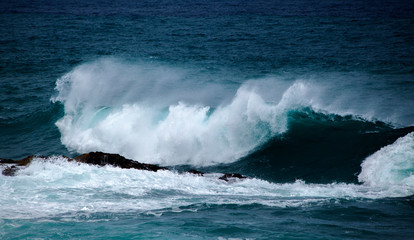 ocean waves breaking