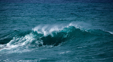 ocean waves breaking