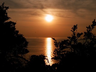 Fototapeta na wymiar 海と夕日